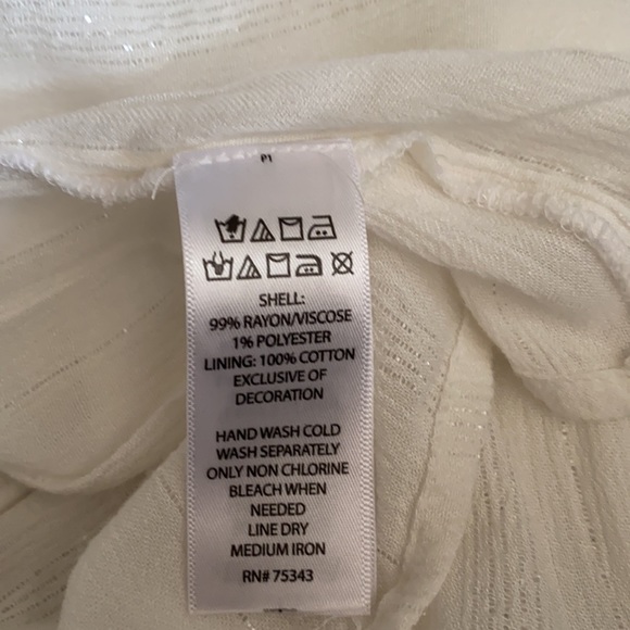 Beautiful white smock like top - Picture 4 of 4